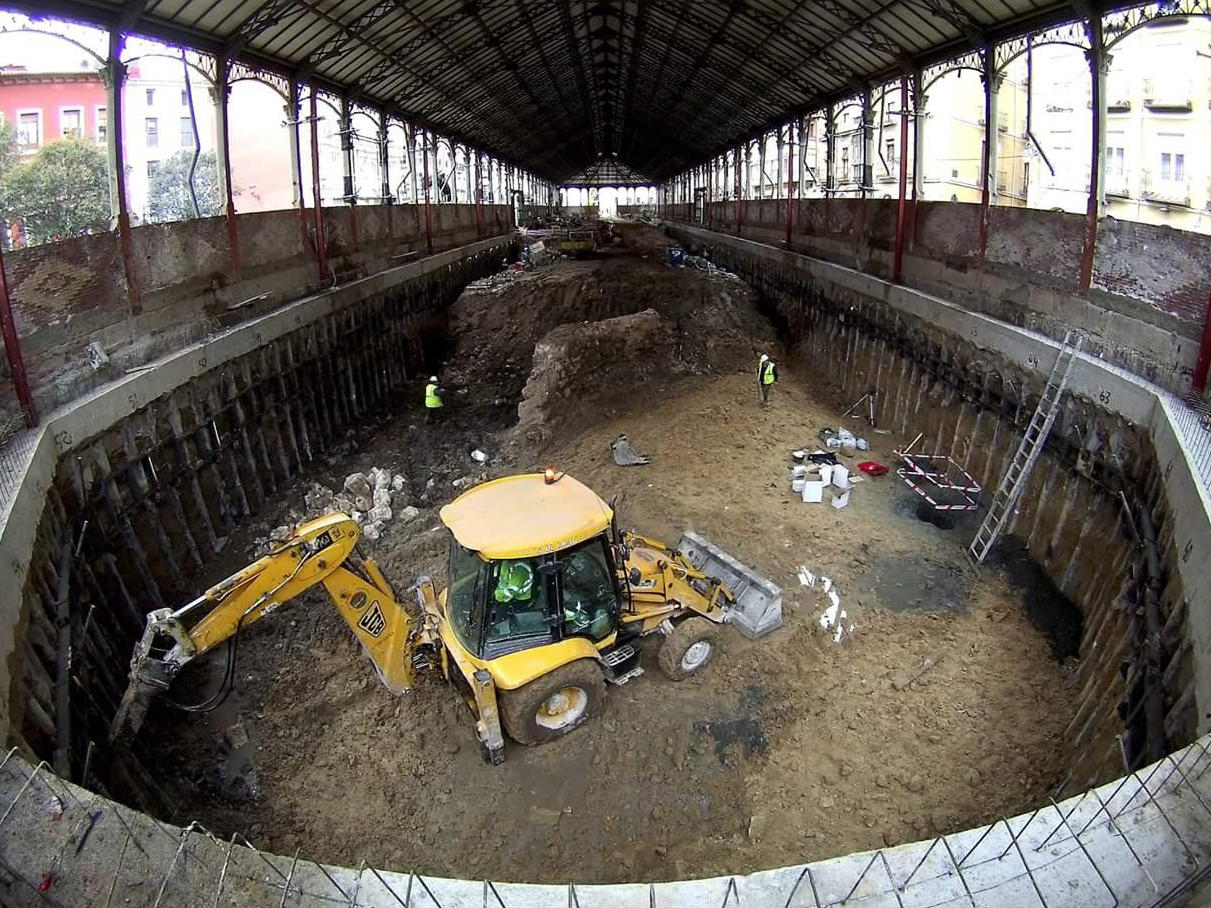 Vista aérea de los trabajos de rehabilitación en el Mercado del Val, Valladolid